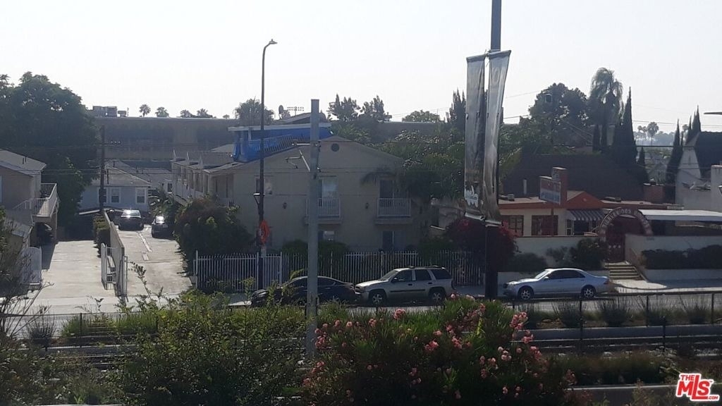5017 Crenshaw Boulevard - Photo 7