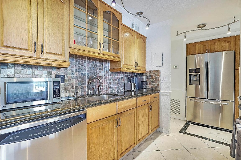 2121 N Ocean Boulevard - Photo 10