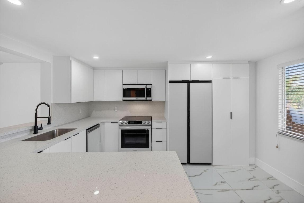 14375 Strathmore Lane - Photo 2