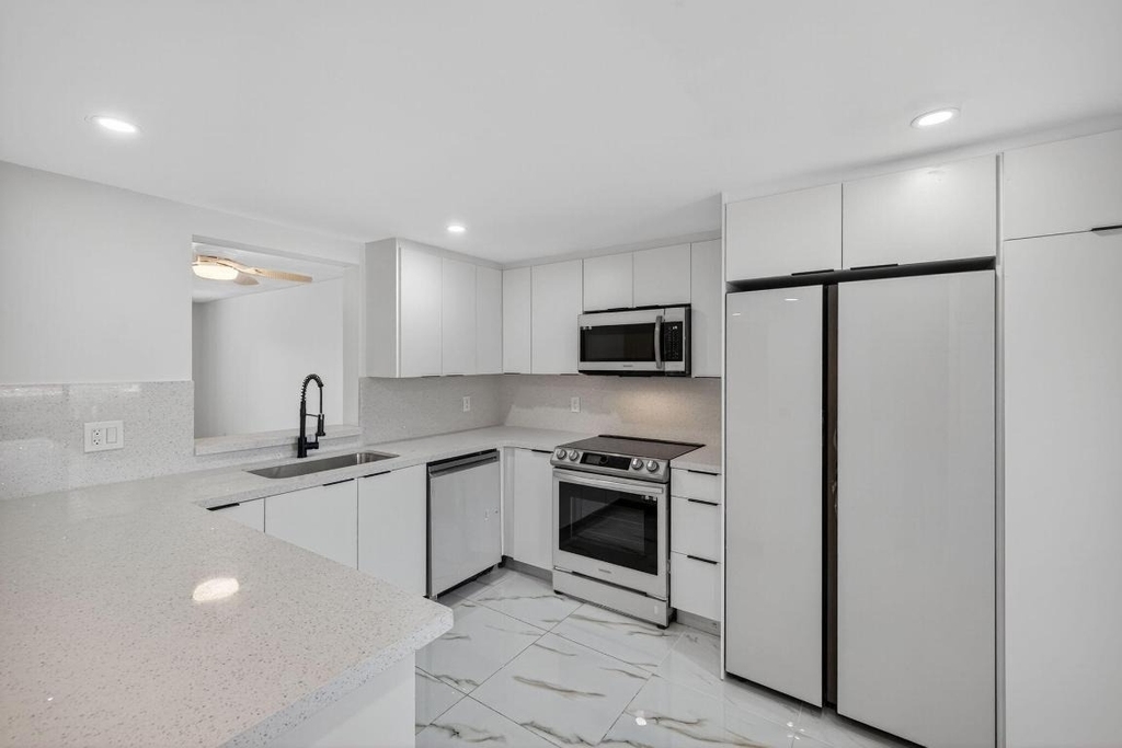 14375 Strathmore Lane - Photo 4