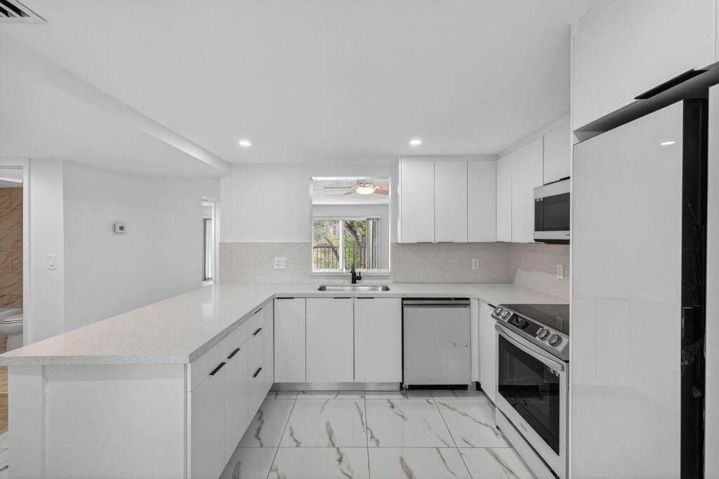 14375 Strathmore Lane - Photo 5