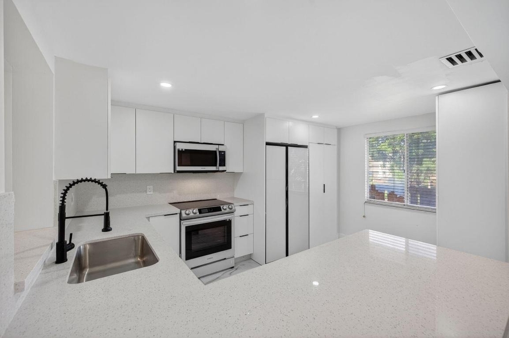 14375 Strathmore Lane - Photo 7