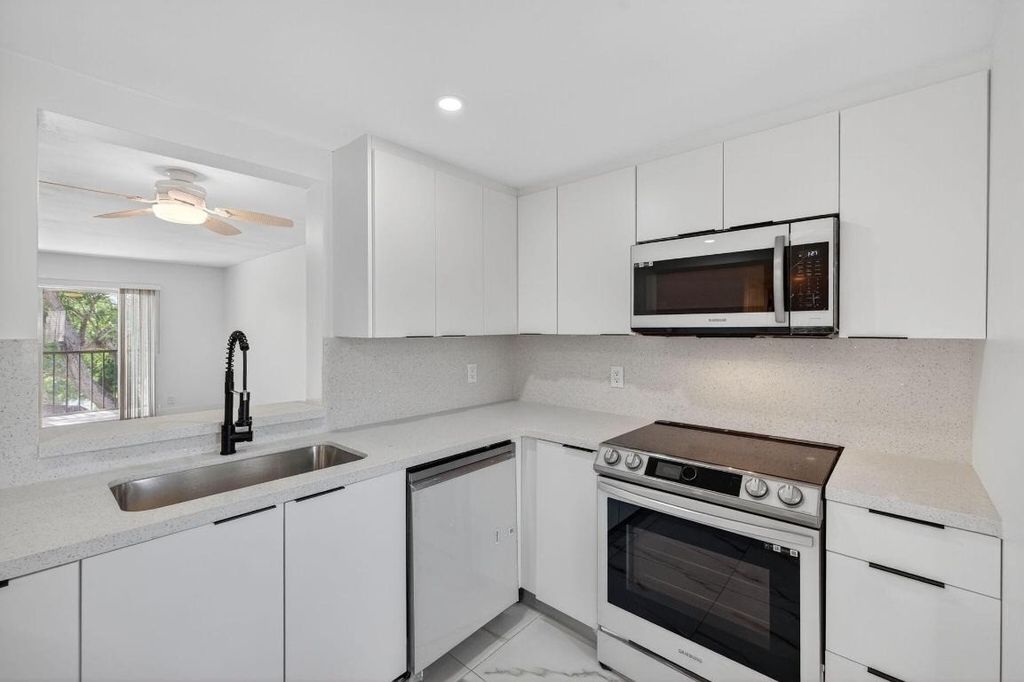 14375 Strathmore Lane - Photo 3