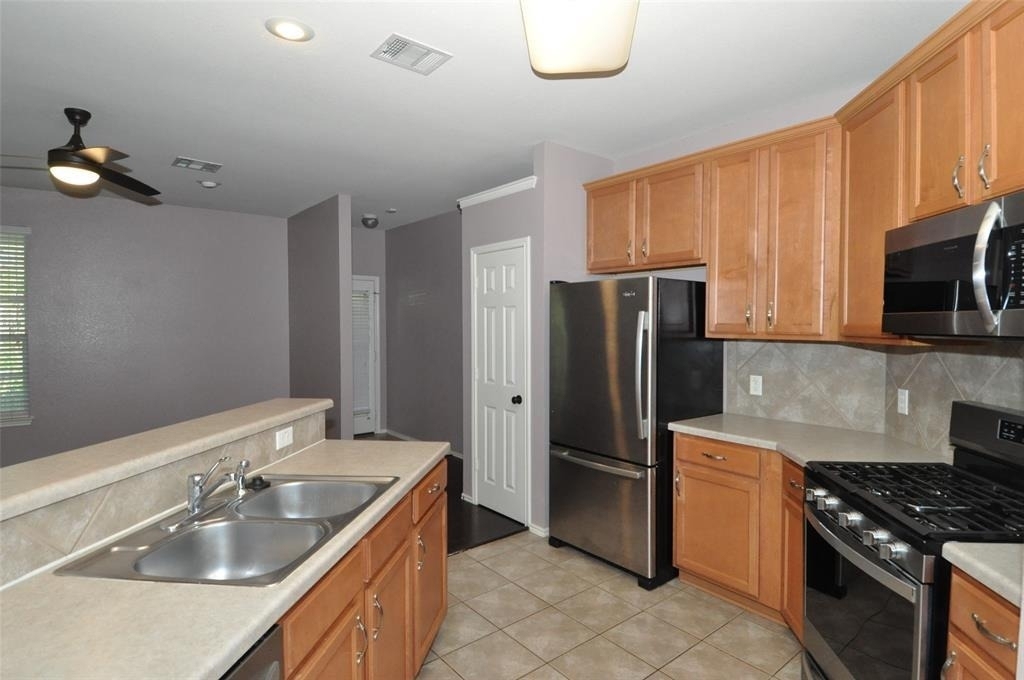 1900 Scofield Ridge Pkwy - Photo 3