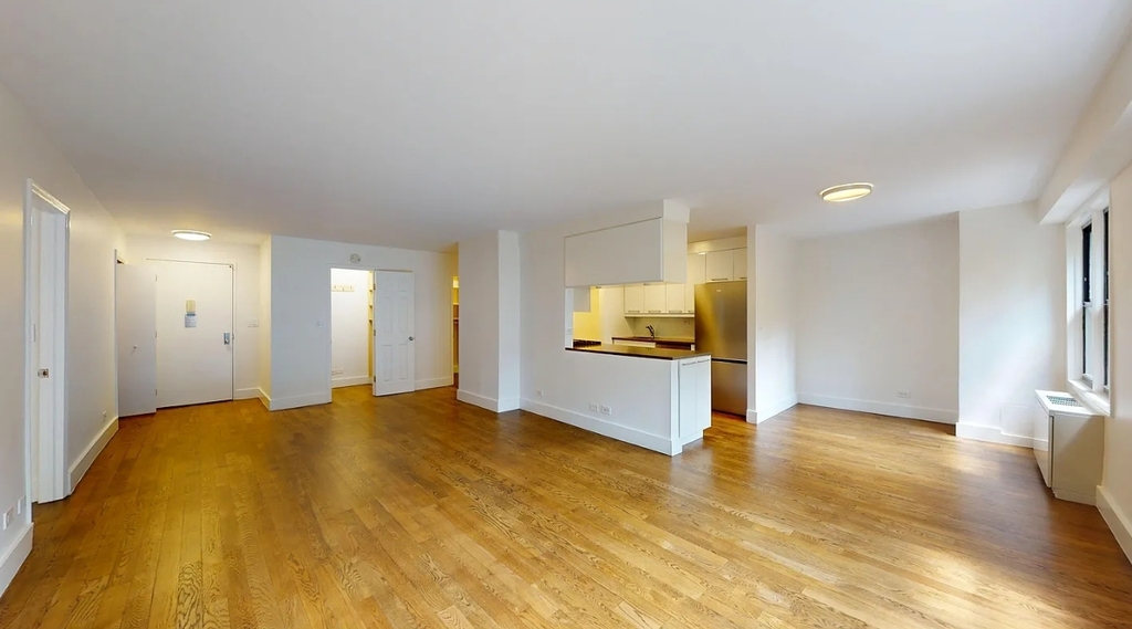 East 63rd Street - Photo 0
