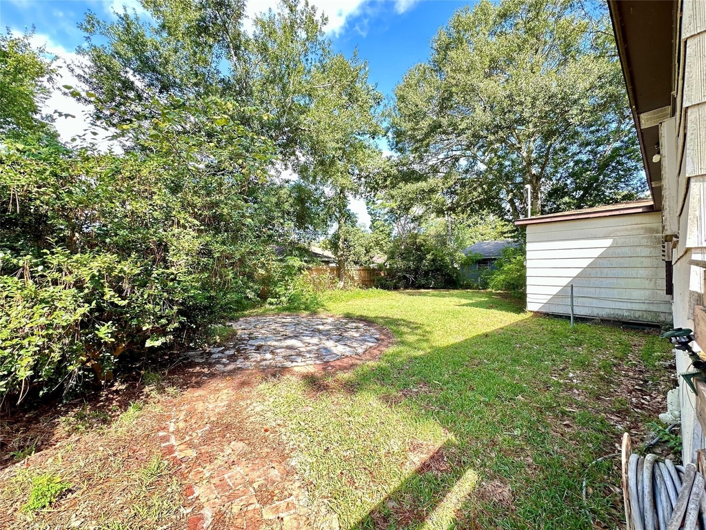 2810 N Houston Drive - Photo 3