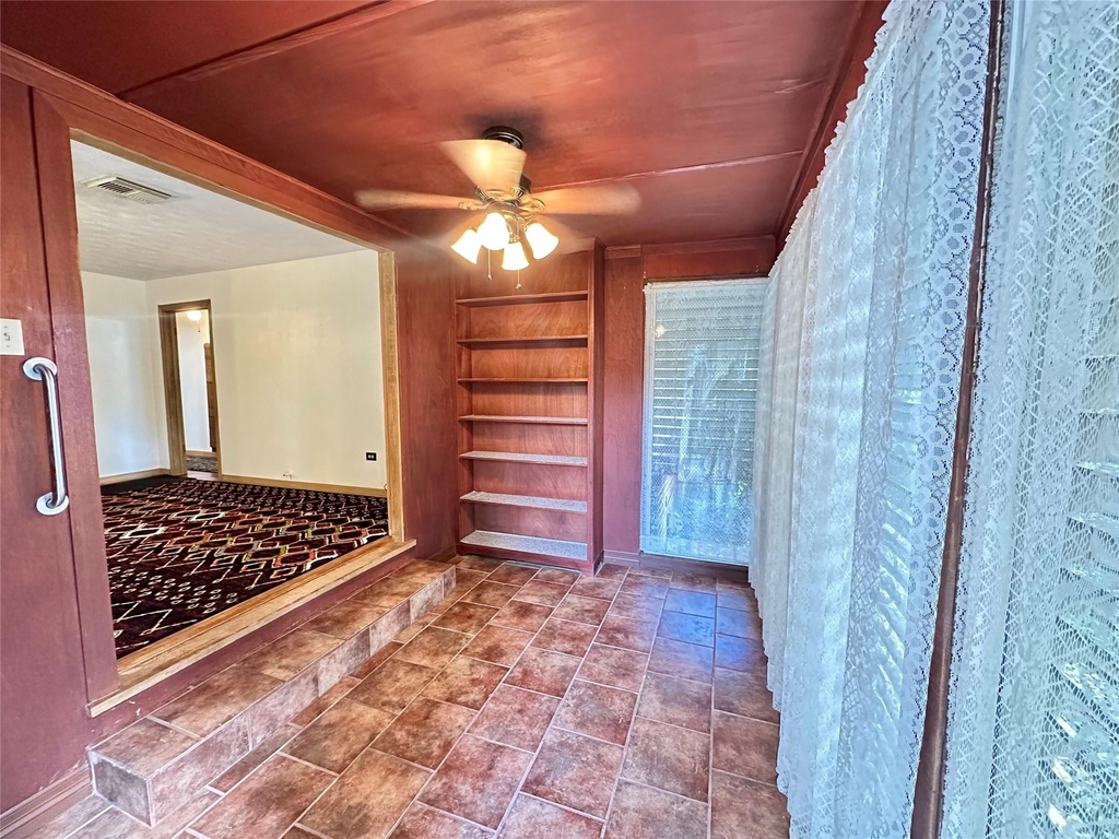 2810 N Houston Drive - Photo 18