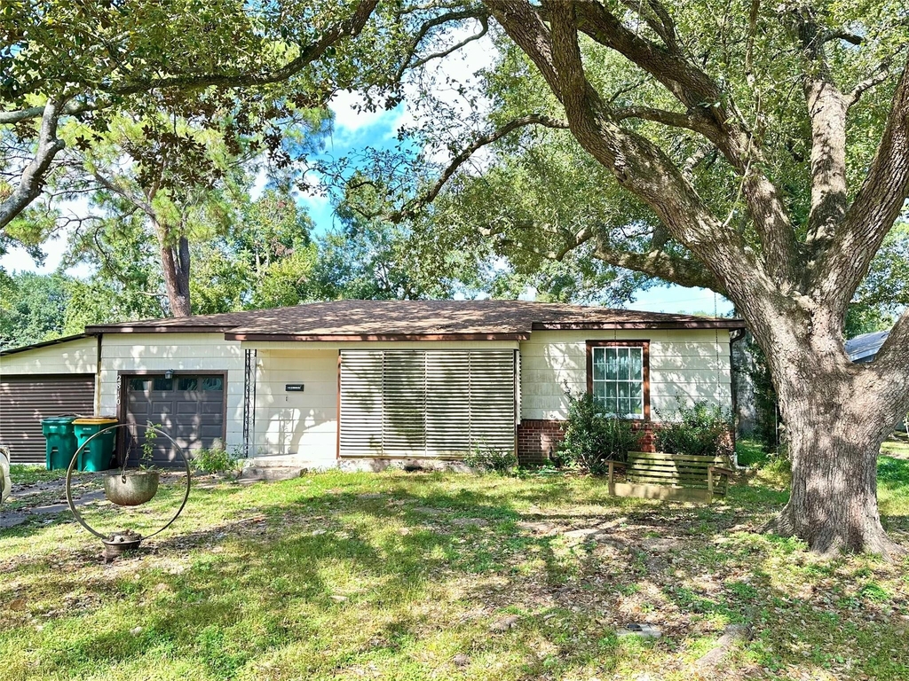 2810 N Houston Drive - Photo 4