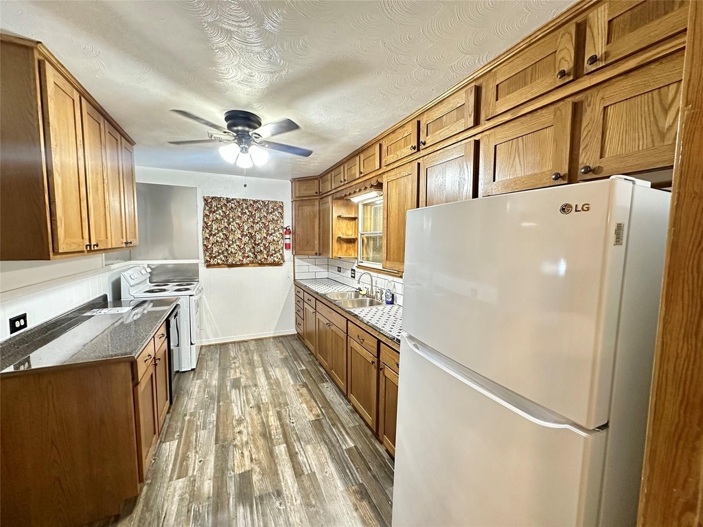 2810 N Houston Drive - Photo 12
