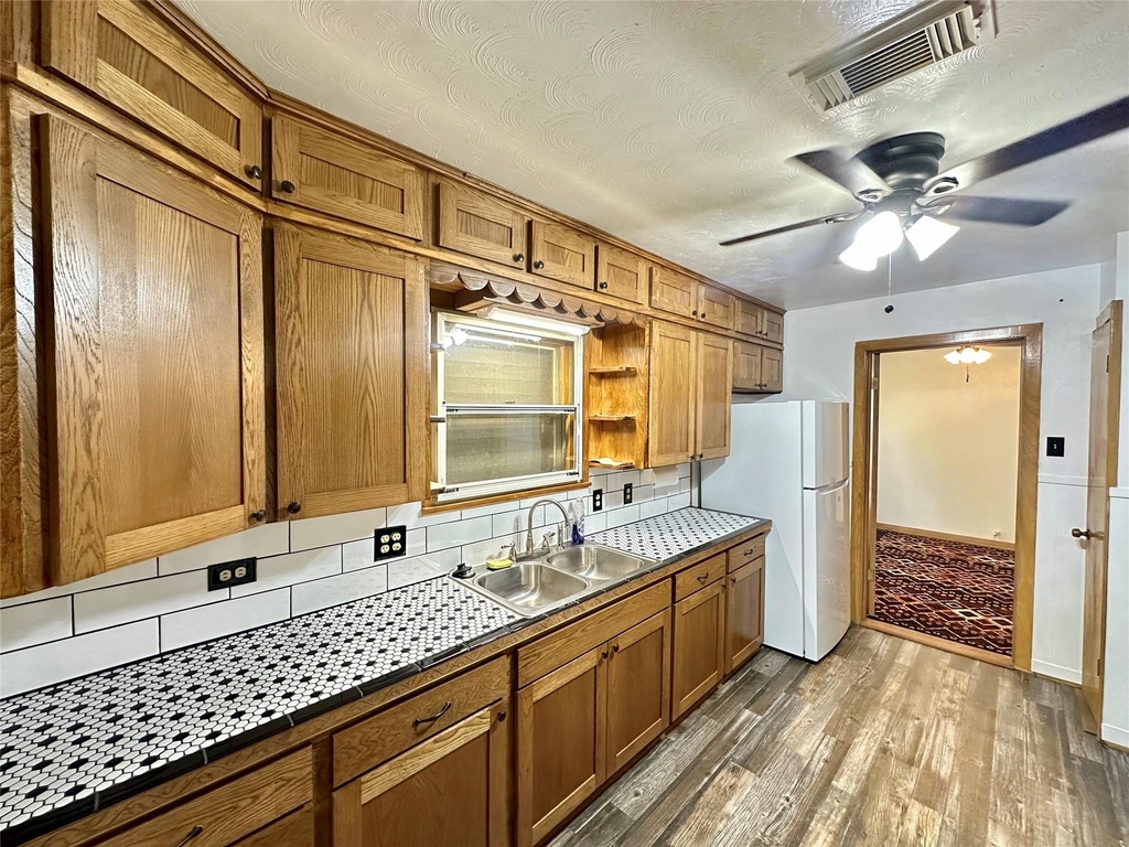 2810 N Houston Drive - Photo 13