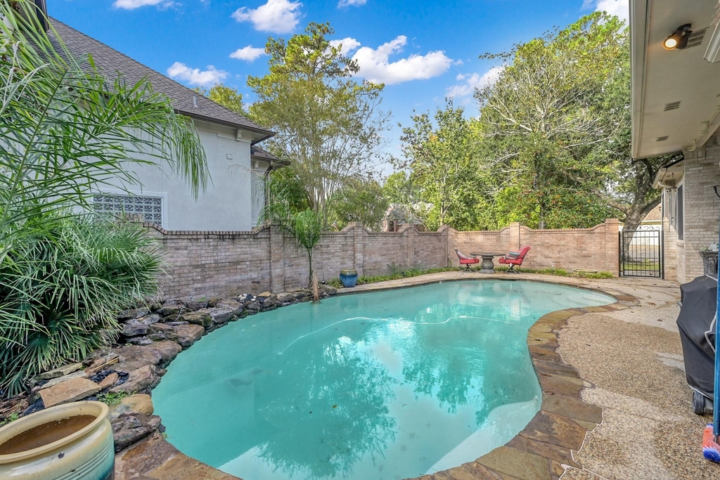 192 Monterrey Road W - Photo 39