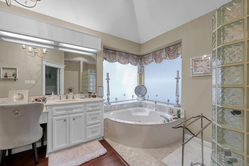 192 Monterrey Road W - Photo 25