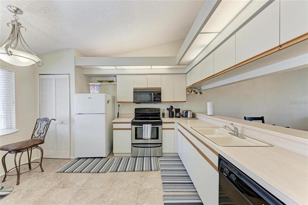 4366 Madeira Court - Photo 6