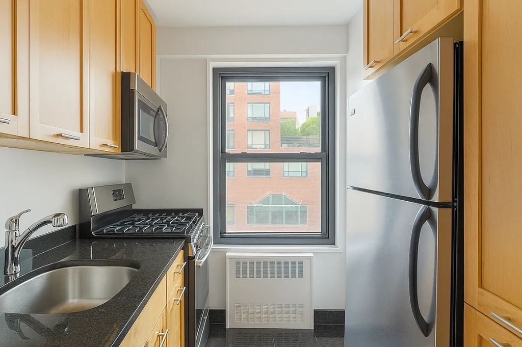 WEast 14th street - Photo 2