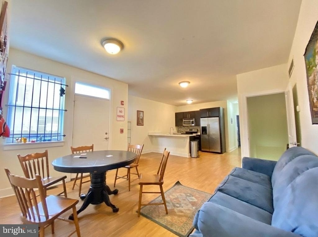 1622 W Jefferson Street - Photo 2