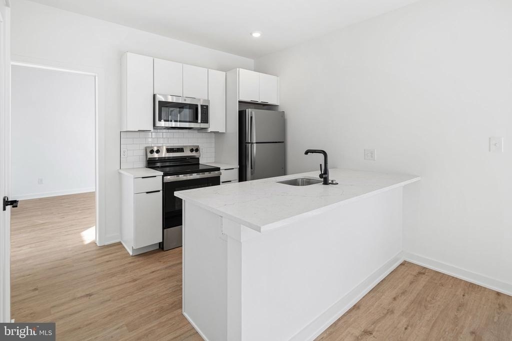701 Cecil B Moore Avenue - Photo 4