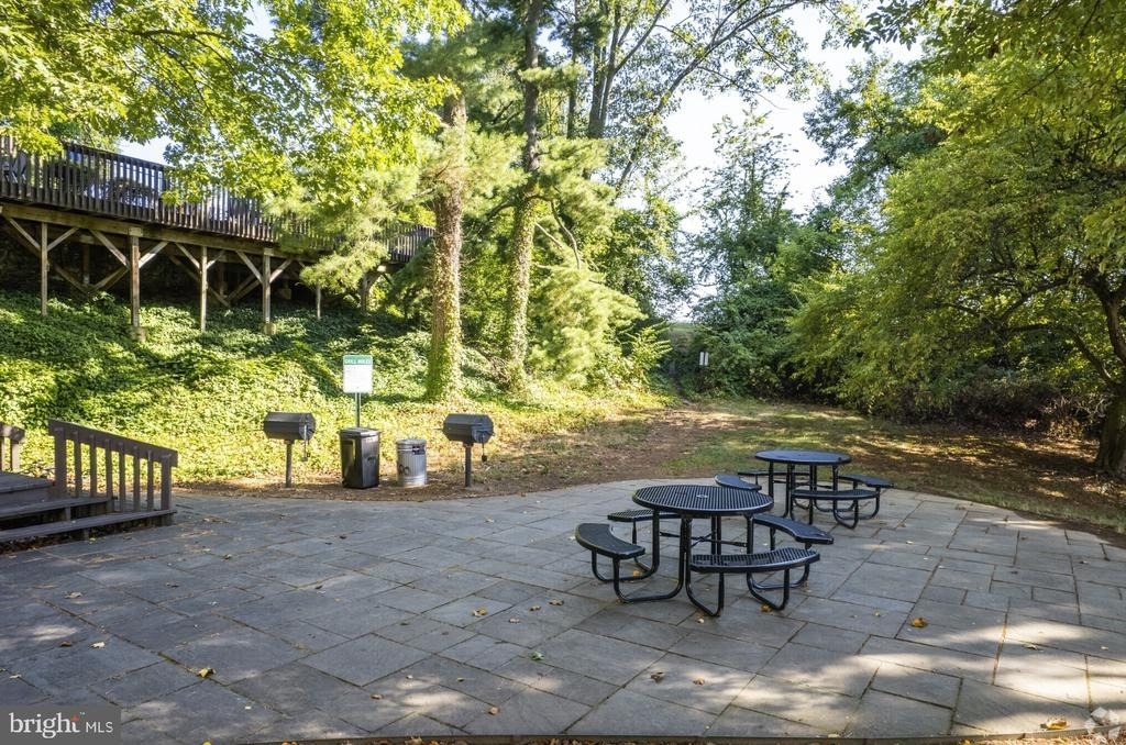 284 Iven Avenue - Photo 6