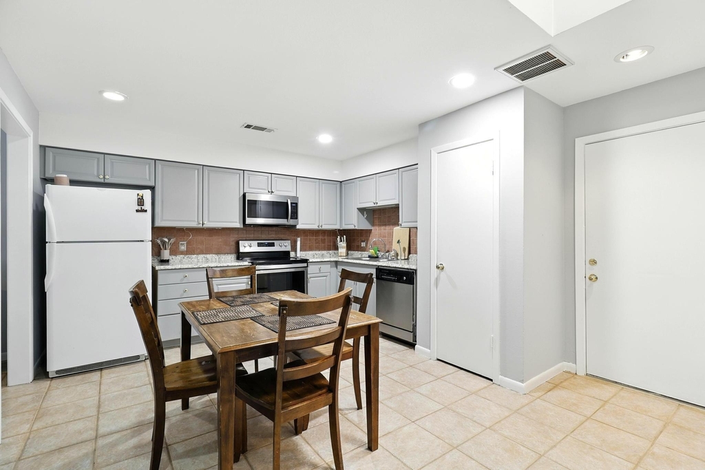 1532 Prairie Grove Drive - Photo 3