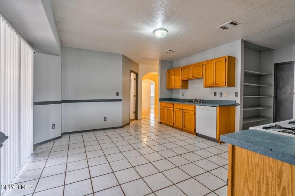 12521 Angie Bombach Avenue - Photo 8
