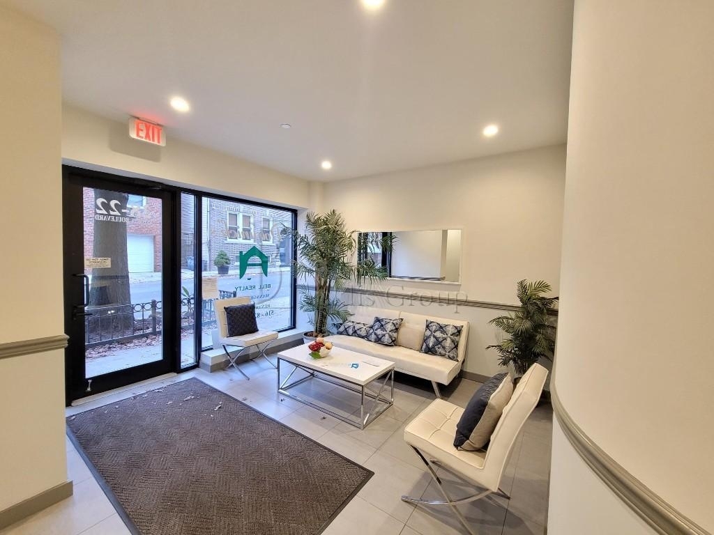 28-22 Astoria Boulevard - Photo 5