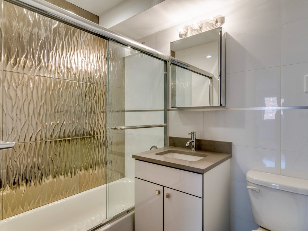 28-22 Astoria Boulevard - Photo 3