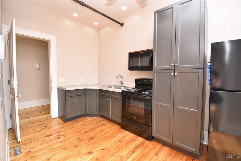 170 Court Street - Photo 2