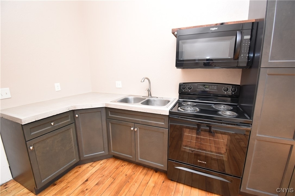 170 Court Street - Photo 3