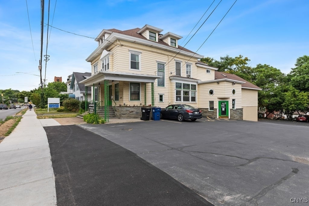 1628 W Genesee Street - Photo 2