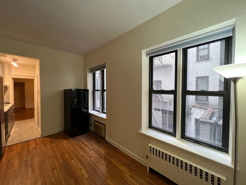140 Claremont Avenue - Photo 0