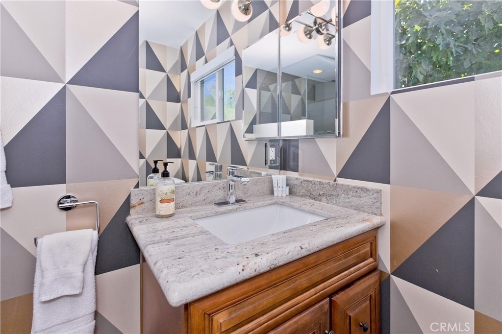 1057 E Marshall Way - Photo 21