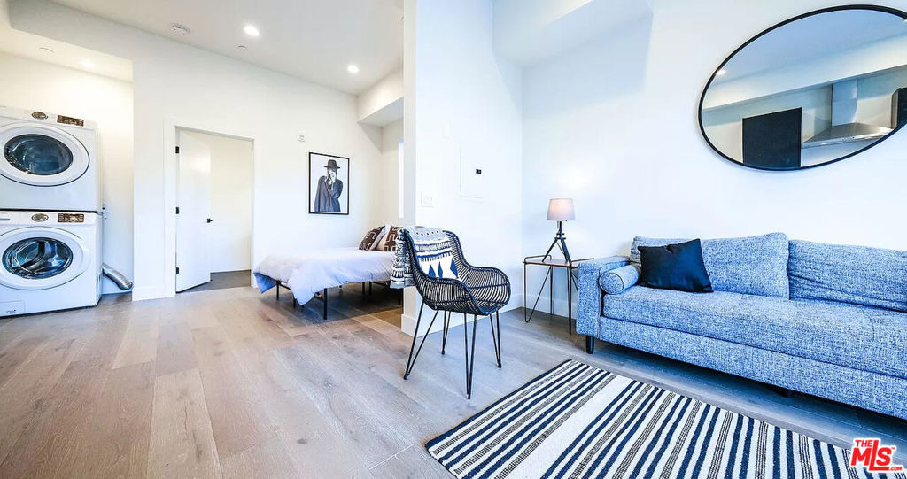 321 N Bixel Street - Photo 3
