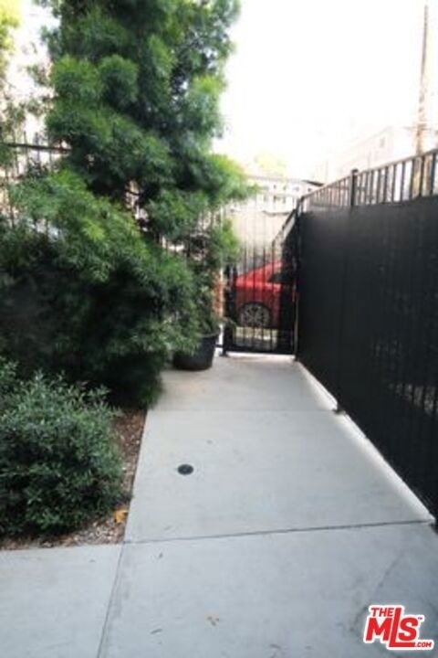 321 N Bixel Street - Photo 10