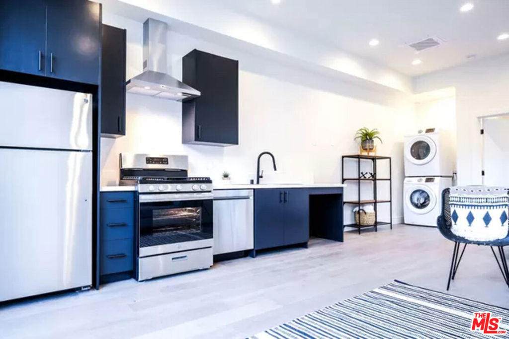 321 N Bixel Street - Photo 1