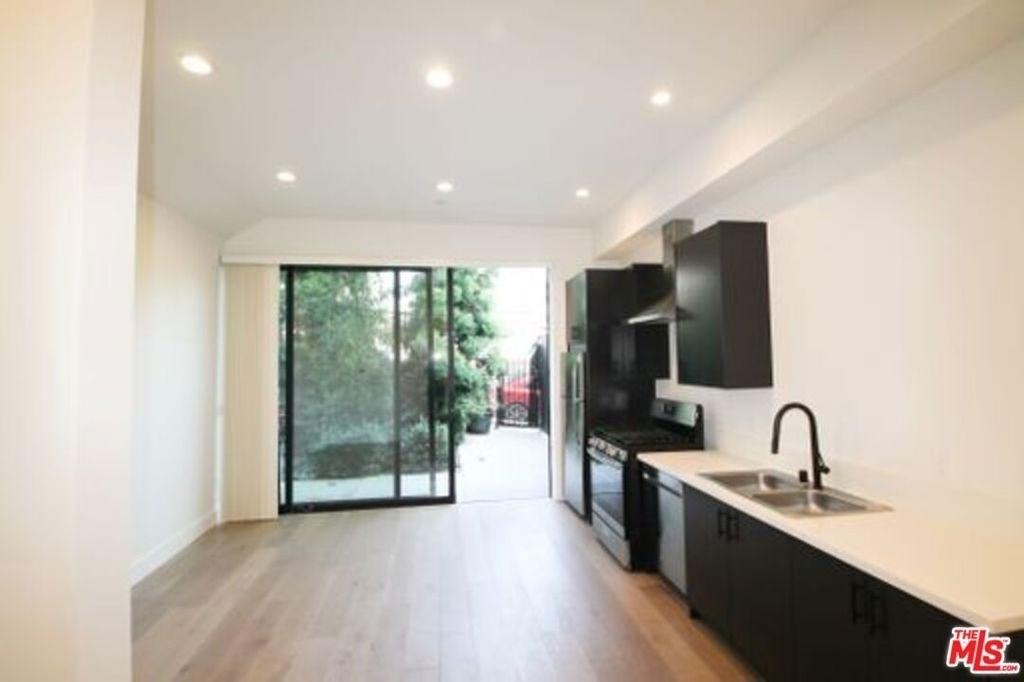 321 N Bixel Street - Photo 13