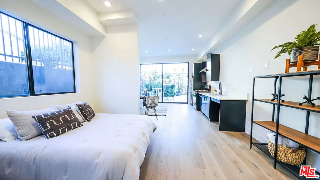 321 N Bixel Street - Photo 5