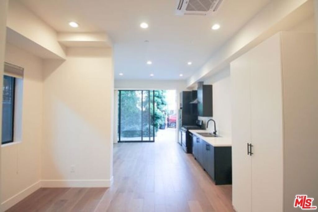 321 N Bixel Street - Photo 16