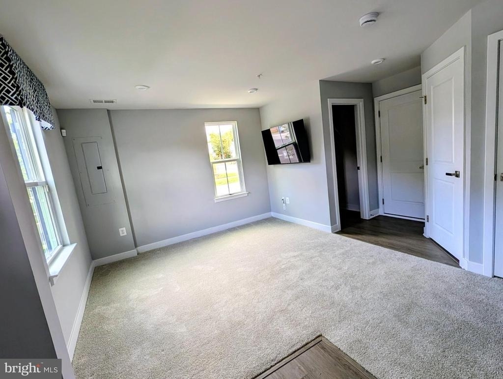 8445 Hamlin Street - Photo 5