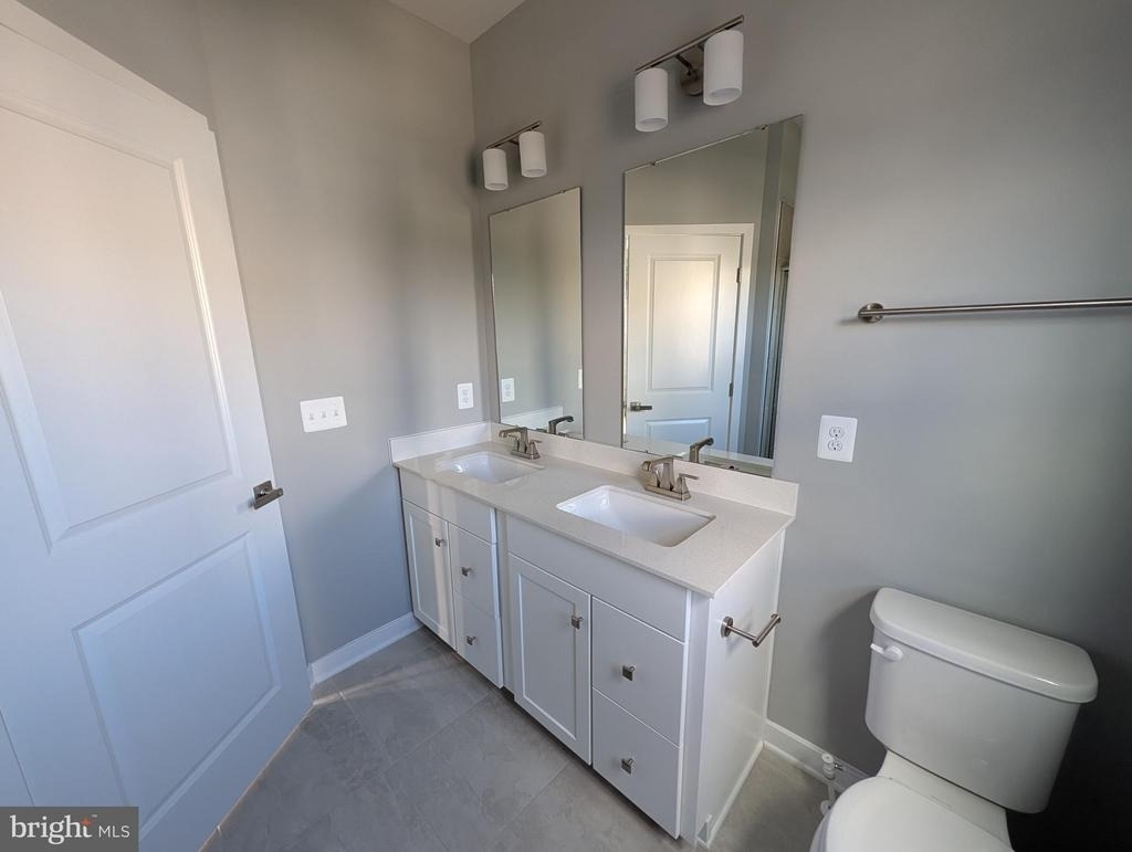8445 Hamlin Street - Photo 17