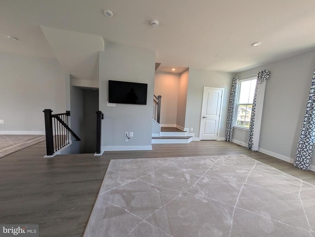 8445 Hamlin Street - Photo 4