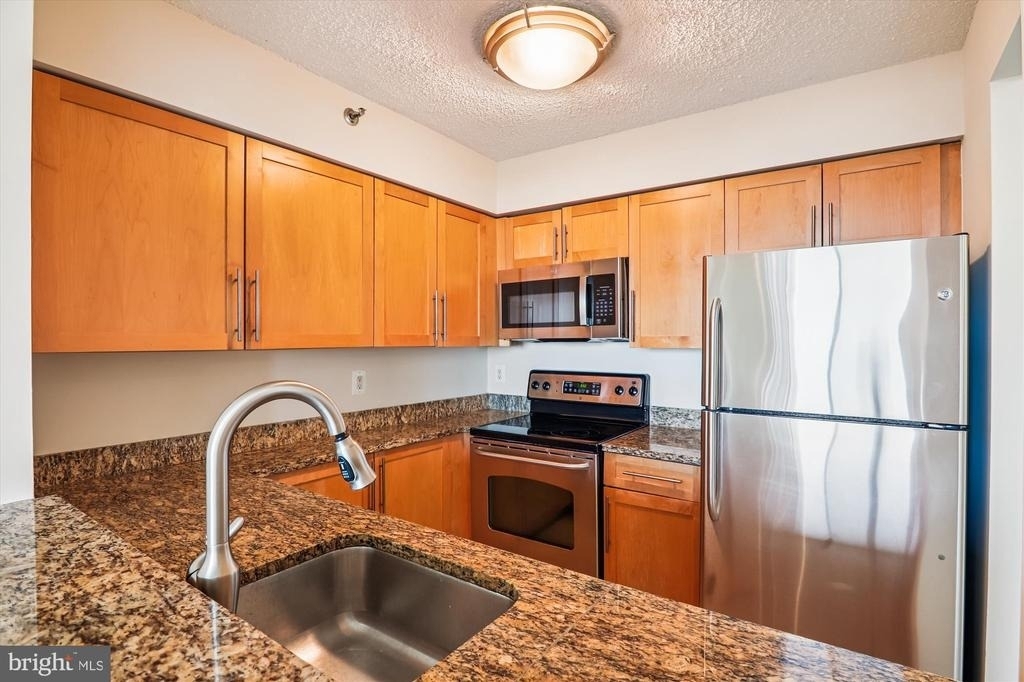 10101 Grosvenor Place - Photo 13