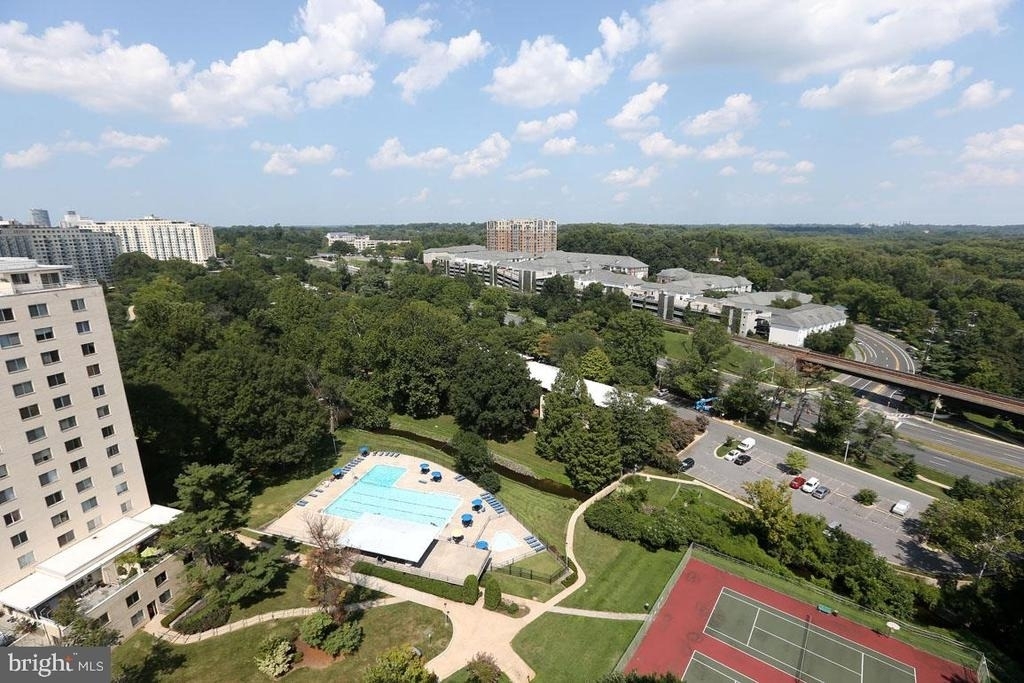 10101 Grosvenor Place - Photo 9