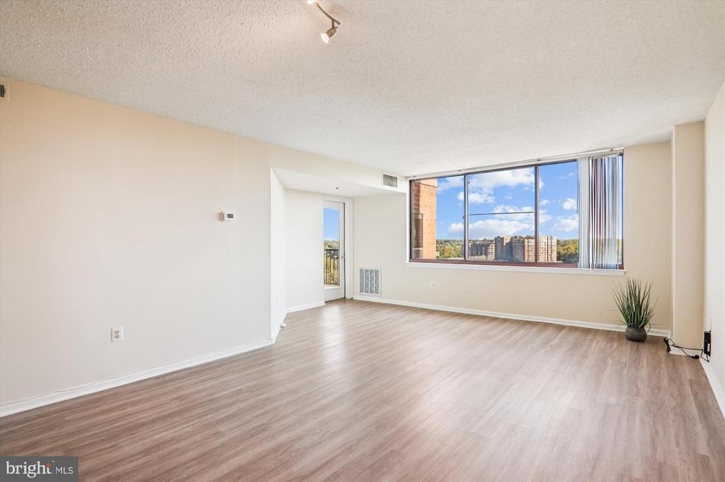 10101 Grosvenor Place - Photo 19