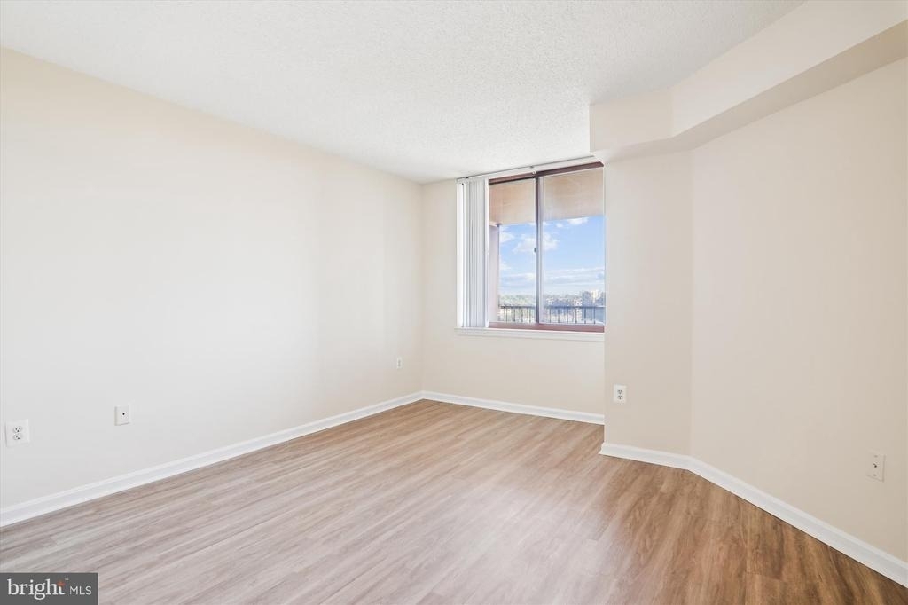 10101 Grosvenor Place - Photo 22