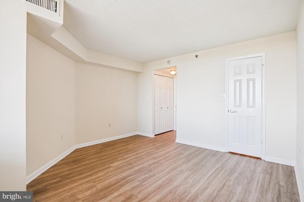 10101 Grosvenor Place - Photo 21
