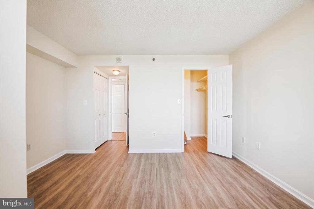 10101 Grosvenor Place - Photo 20