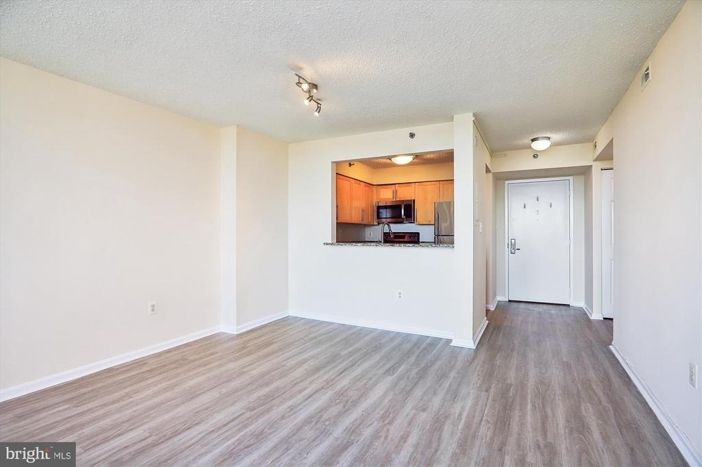 10101 Grosvenor Place - Photo 17