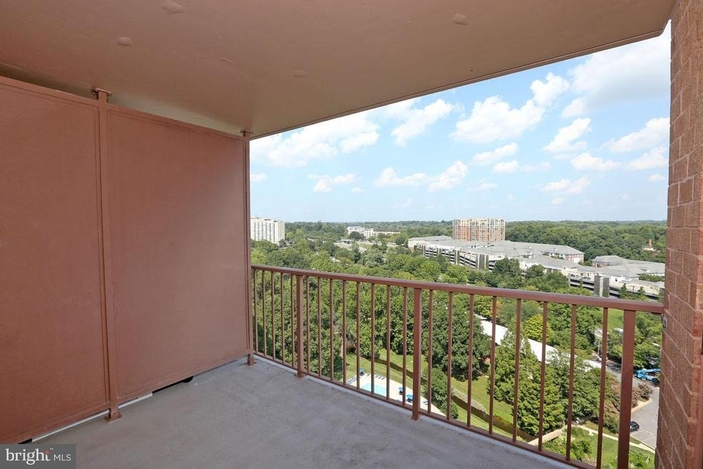 10101 Grosvenor Place - Photo 3