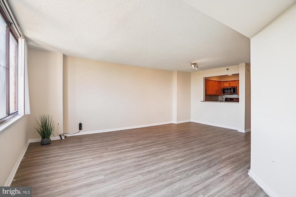 10101 Grosvenor Place - Photo 15