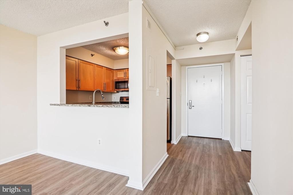 10101 Grosvenor Place - Photo 10