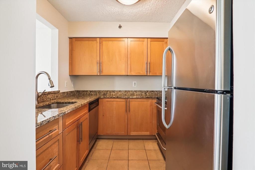 10101 Grosvenor Place - Photo 14